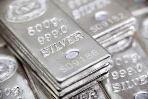 С какого времени серебро фигурирует в истории. Несколько малоизвестных природных свойств материала. Самые знаменитые изделия из серебра в культуре и искусстве.